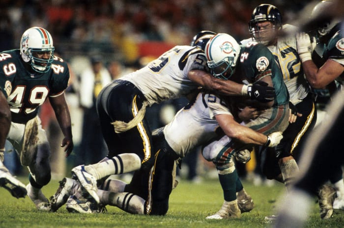 Plummer and Seau team up on a tackle against the Dolphins in January 1993.